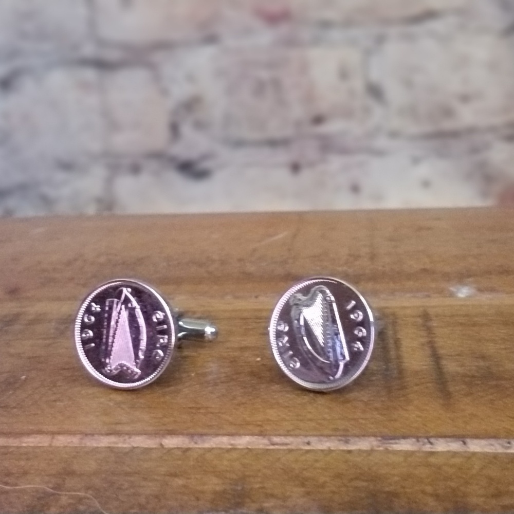 Irish 1964 cuff links.  Says, "Eire" meaning Ireland. St Patrick's day